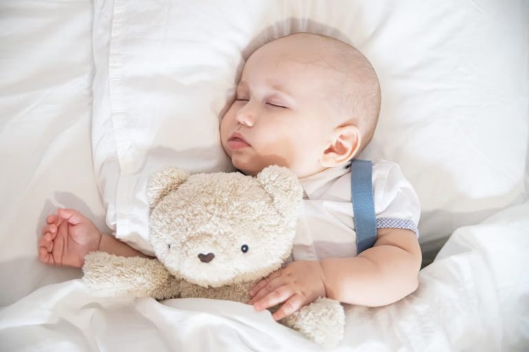 Les bienfaits des bruits apaisants pour le sommeil des bébés et comment les intégrer dans la routine du coucher