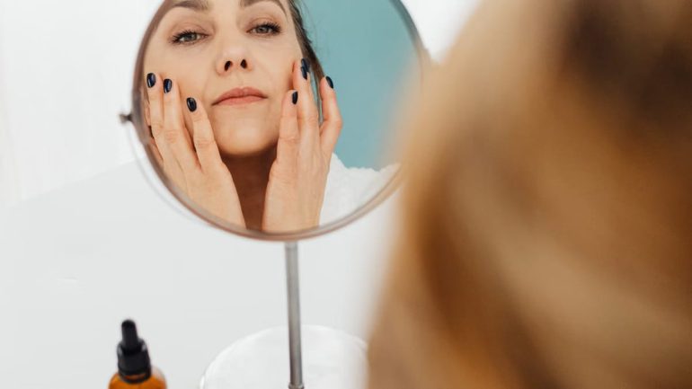 Soins peau 2026 : ingrédients révolutionnaires et tendances